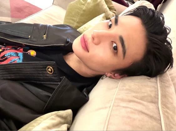 Hwang Hyunjin thumbnail