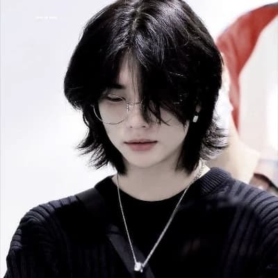 Hwang Hyunjin thumbnail