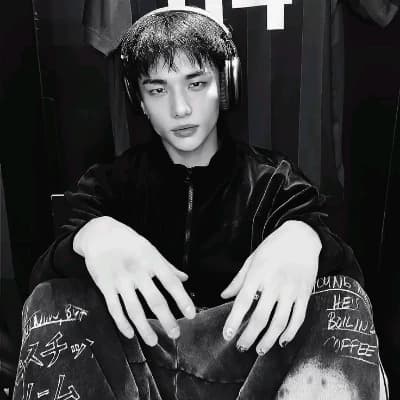 Hwang Hyunjin thumbnail