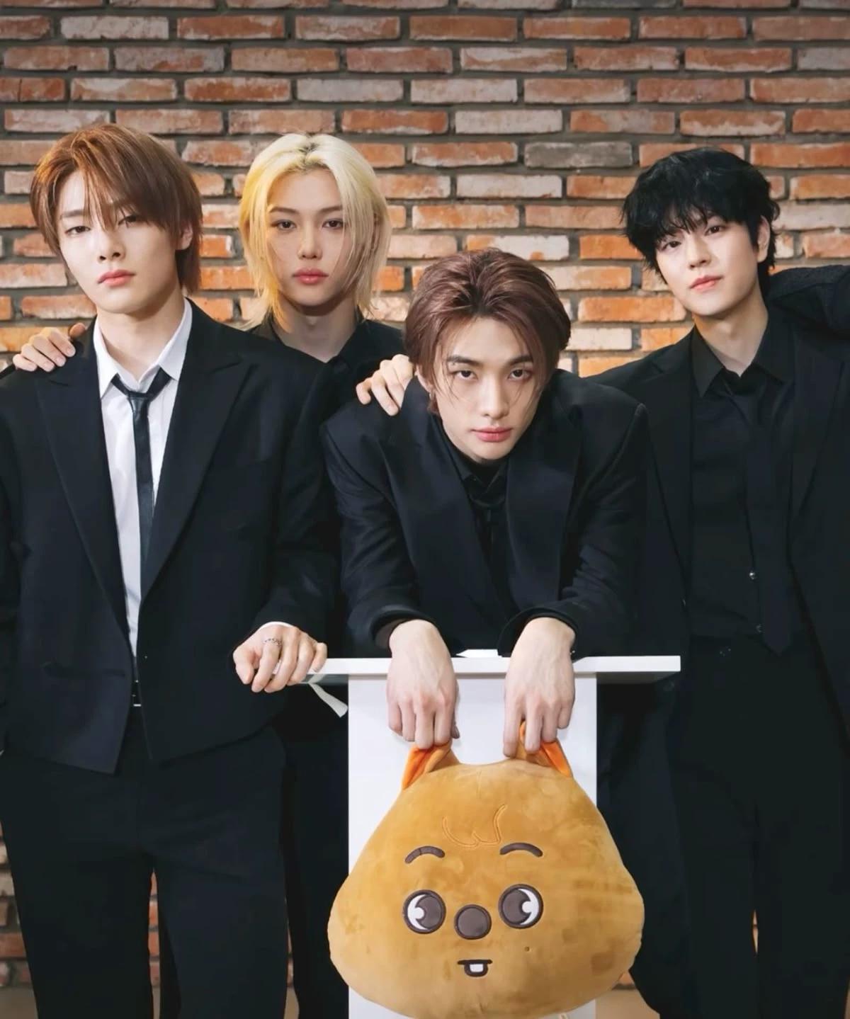 Zombie Apocalypse//straykids thumbnail