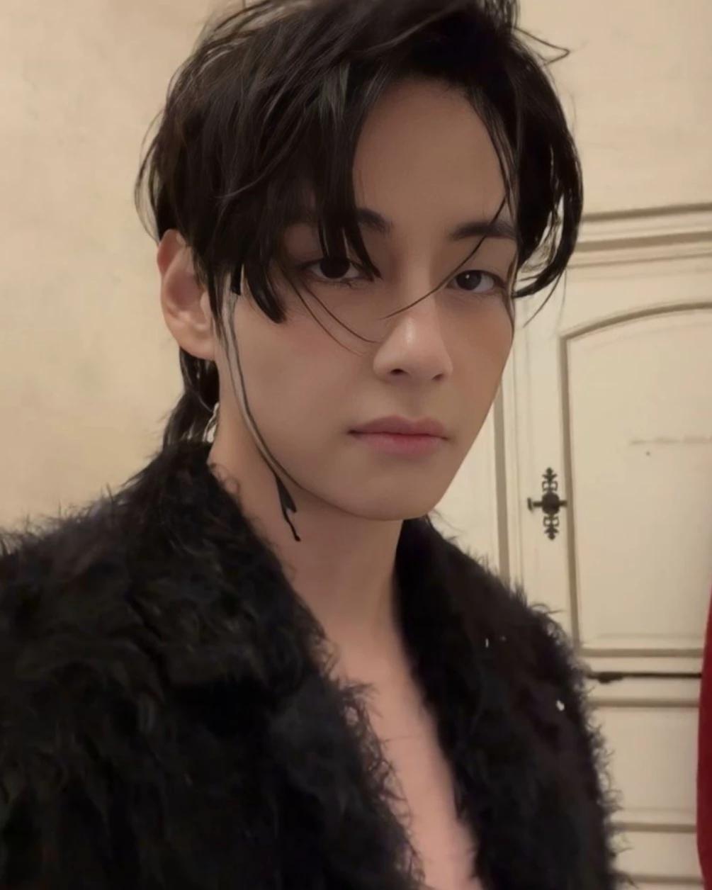 Kim Taehyung  thumbnail