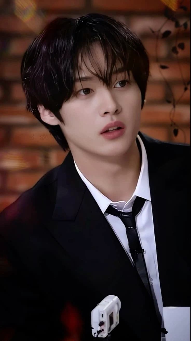 Lee know thumbnail