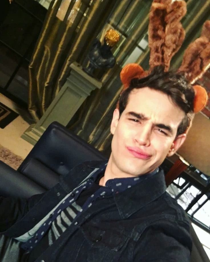 Simon Lewis thumbnail