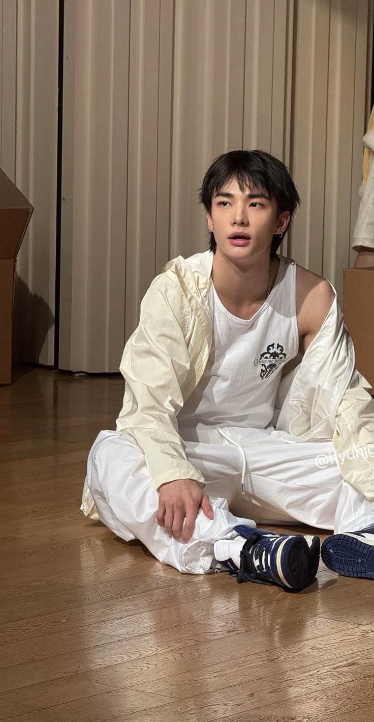 Hwang hyunjin thumbnail