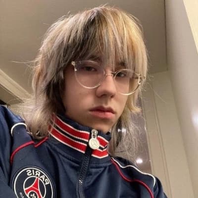 Rojuu (singer) thumbnail