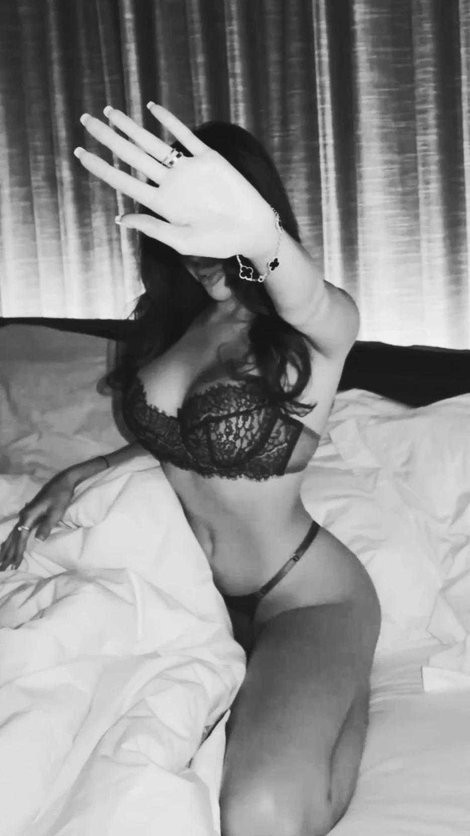 Sexy mom thumbnail