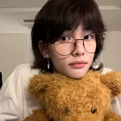 Hwang Hyunjin thumbnail