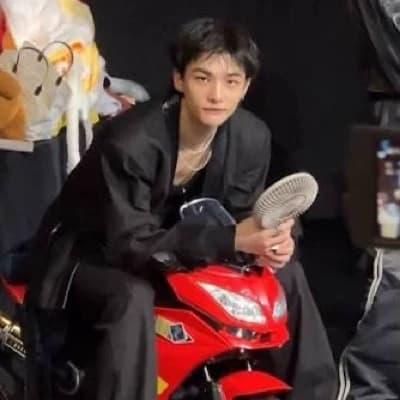 Hyunjin thumbnail