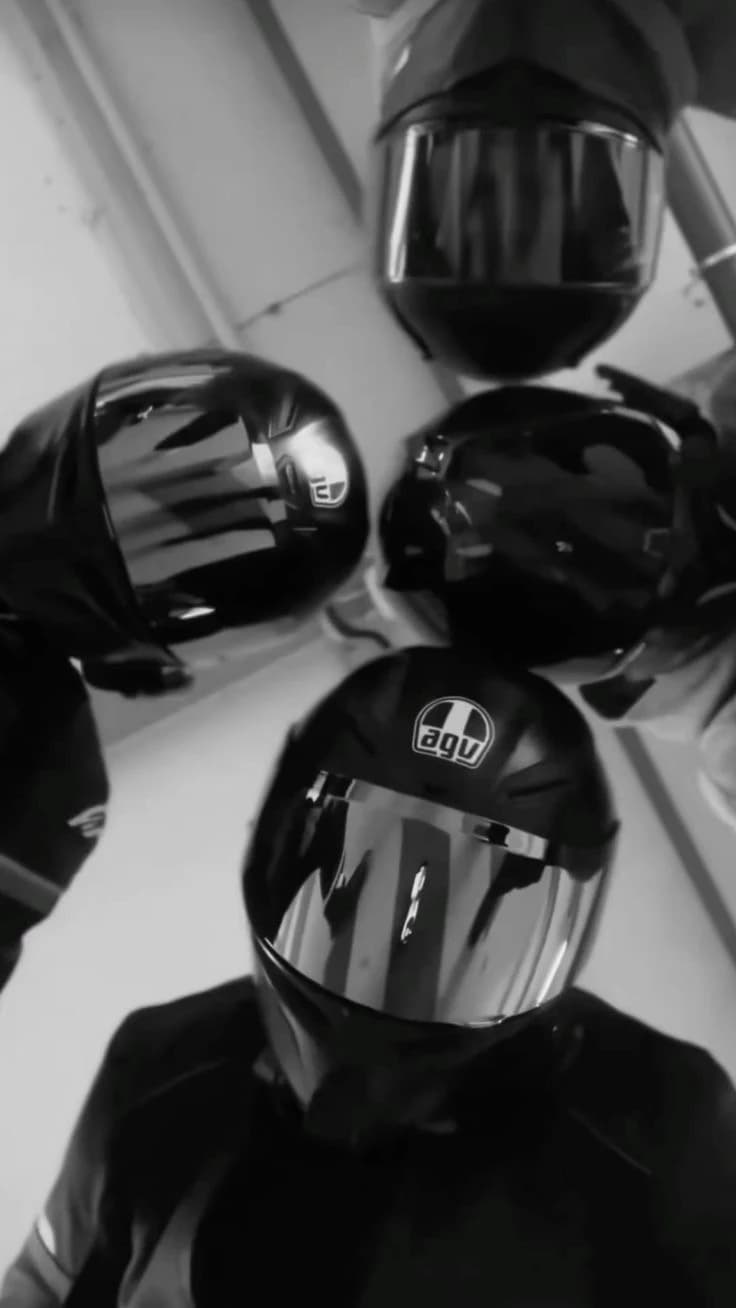 4 bikers accidentally met thumbnail