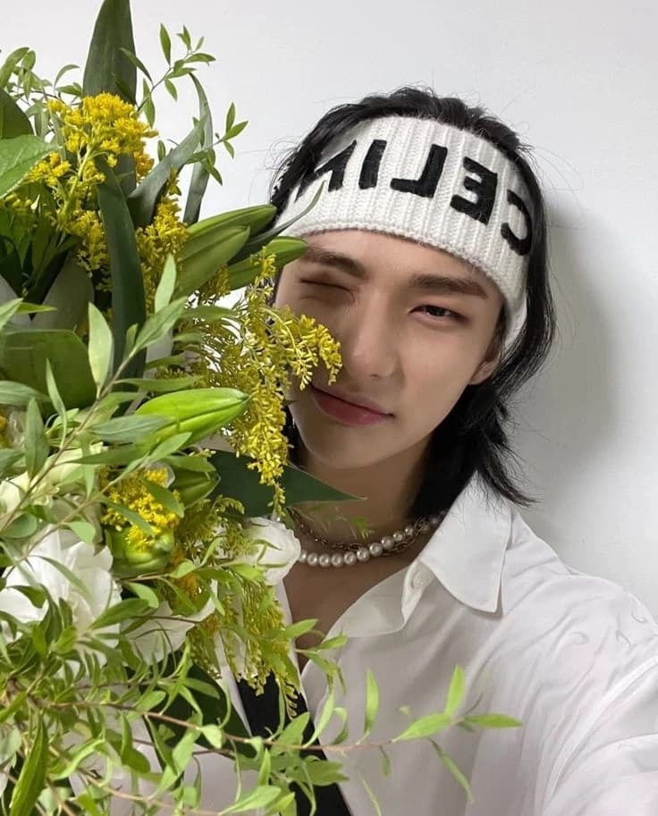 Hwang Hyunjin thumbnail