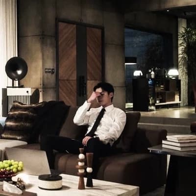 Shi Yan (CEO)  thumbnail