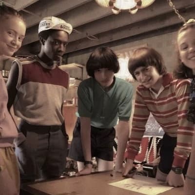 El Elenco de Stranger things... 🌹🍷 thumbnail