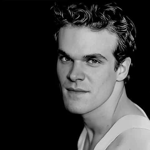 David Harbour thumbnail
