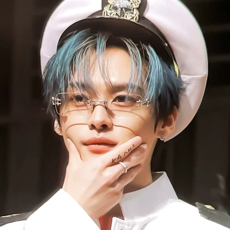 Lee Know/Minho thumbnail