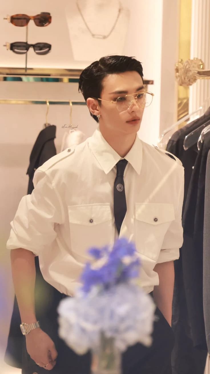 Hyunjin - chief thumbnail