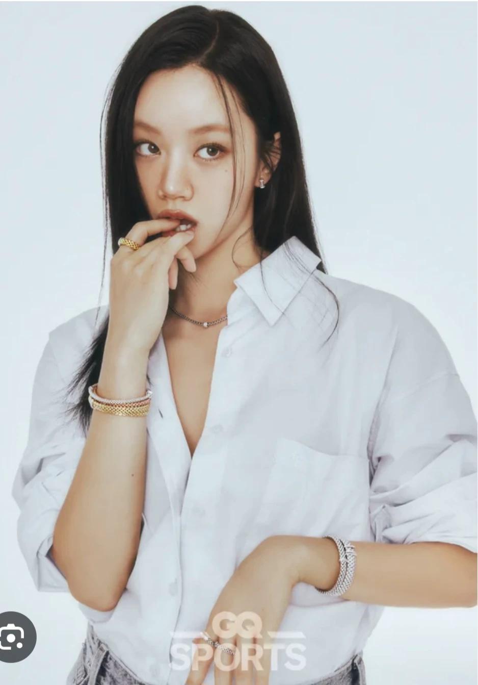 Lee Hyeri  thumbnail