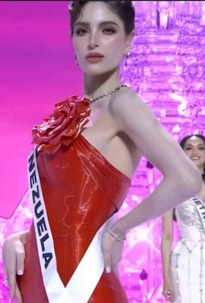 Stephany Avasali, Miss Venezuela 🇻🇪 thumbnail