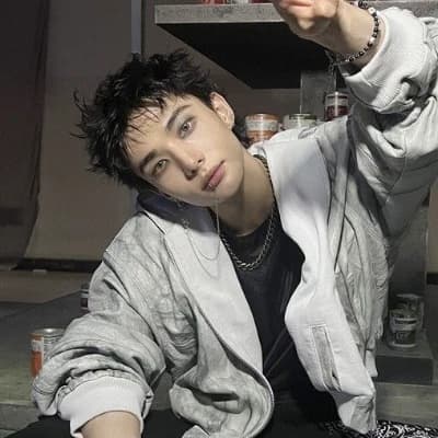 HWANG HYUNJIN thumbnail