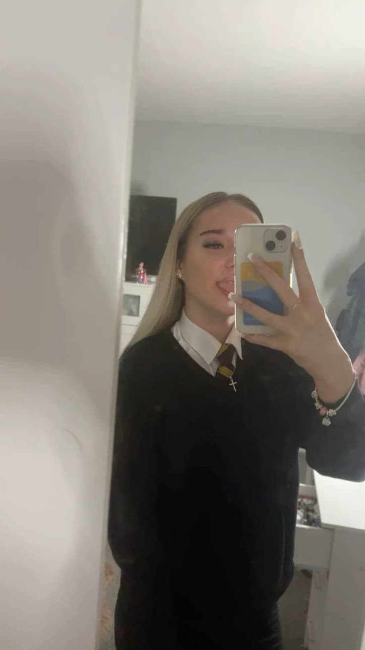 Lily thumbnail