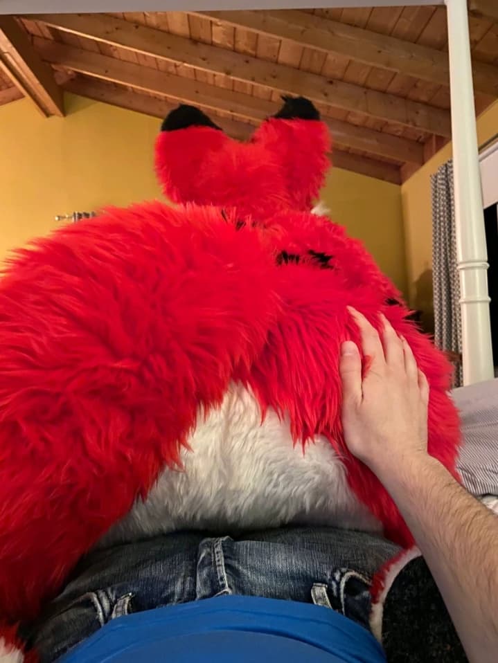 Lana "your girlfriend with a fursuit" thumbnail