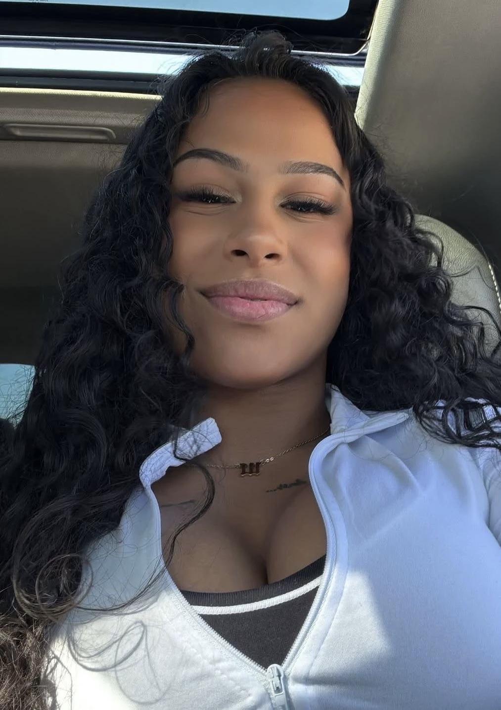 Nia - Woman In Dms thumbnail