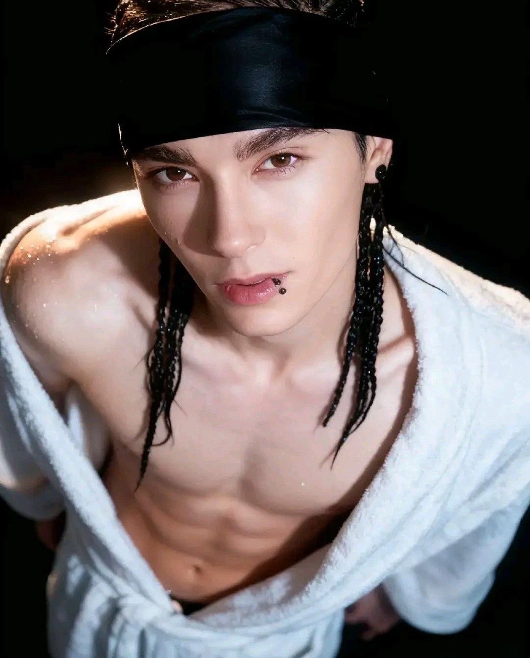 Tom Kaulitz thumbnail