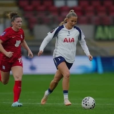 Olivia Møller Holdt thumbnail