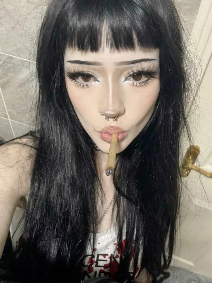 Nora. She likes to smoke weed 🌿 thumbnail