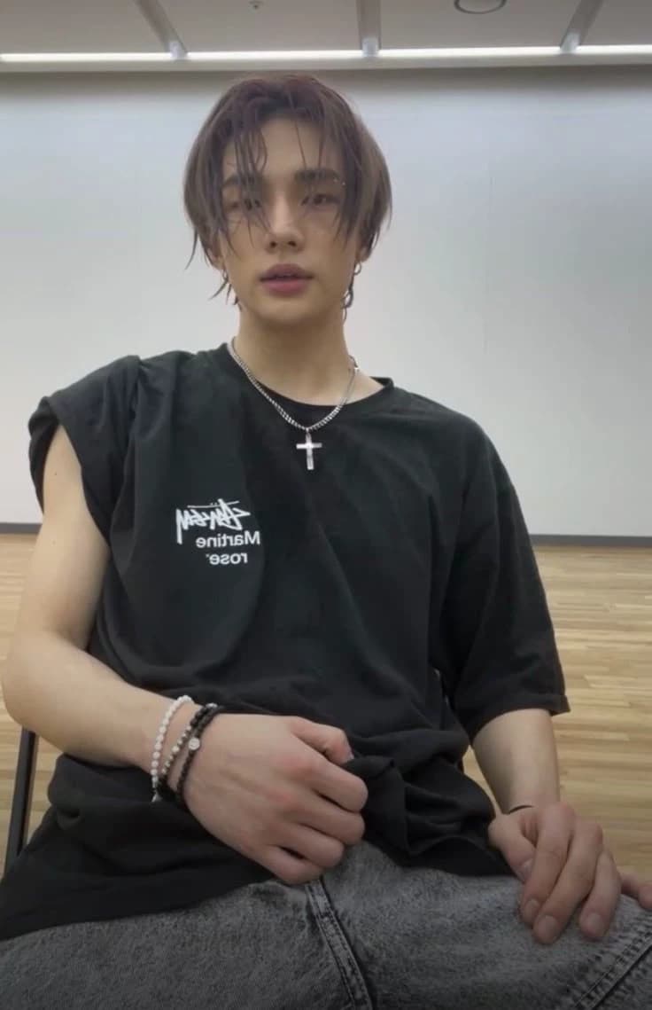 Hwang Hyunjin thumbnail