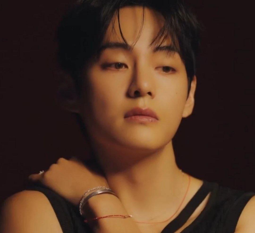 Kim Taehyung thumbnail