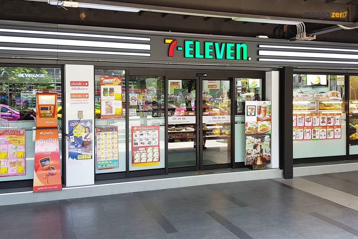 Pov:When Transformers comes shopping in the middle of the night with you buying a cup of instant noodles from 7-Eleven. thumbnail