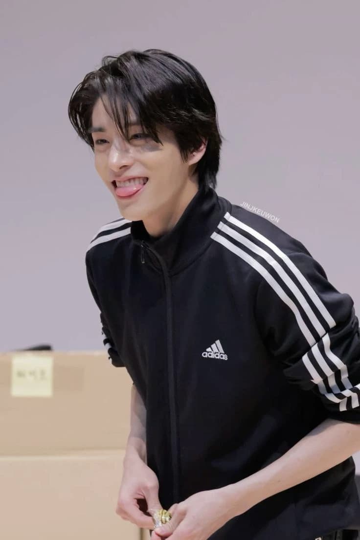 Shim Jake thumbnail