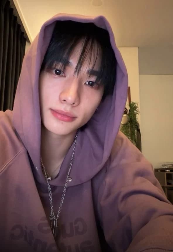 Hwang Hyunjin thumbnail