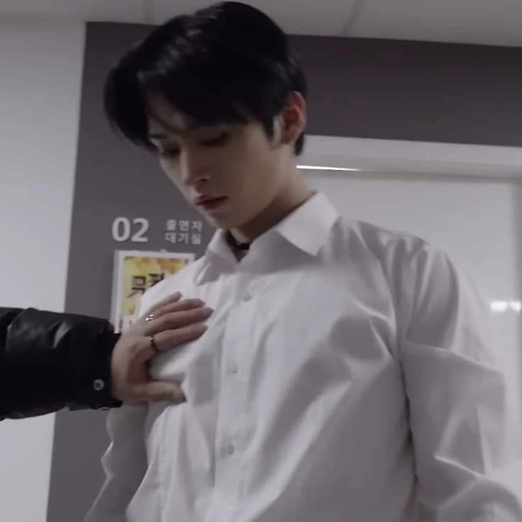 Lee know thumbnail