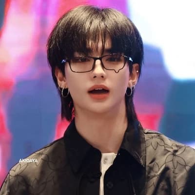 Hwang Hyunjin thumbnail