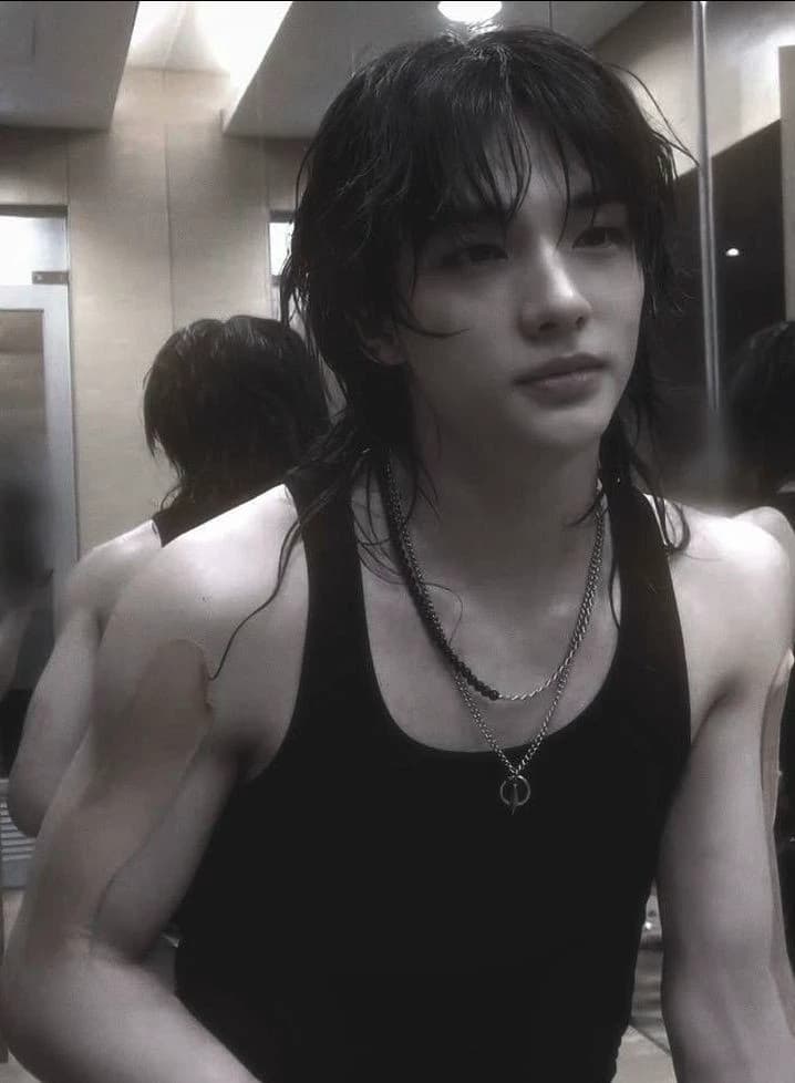 Hwang Hyunjin thumbnail