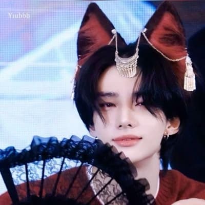 Hwang Hyunjin thumbnail