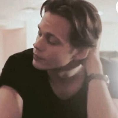 Bill Skarsgard thumbnail