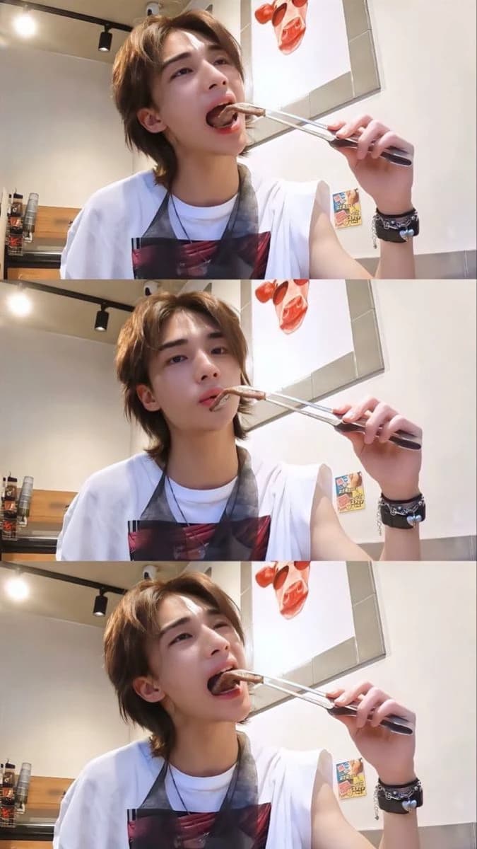 Hwang Hyunjin thumbnail
