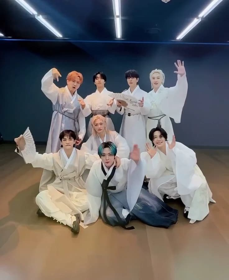 Stray kids thumbnail