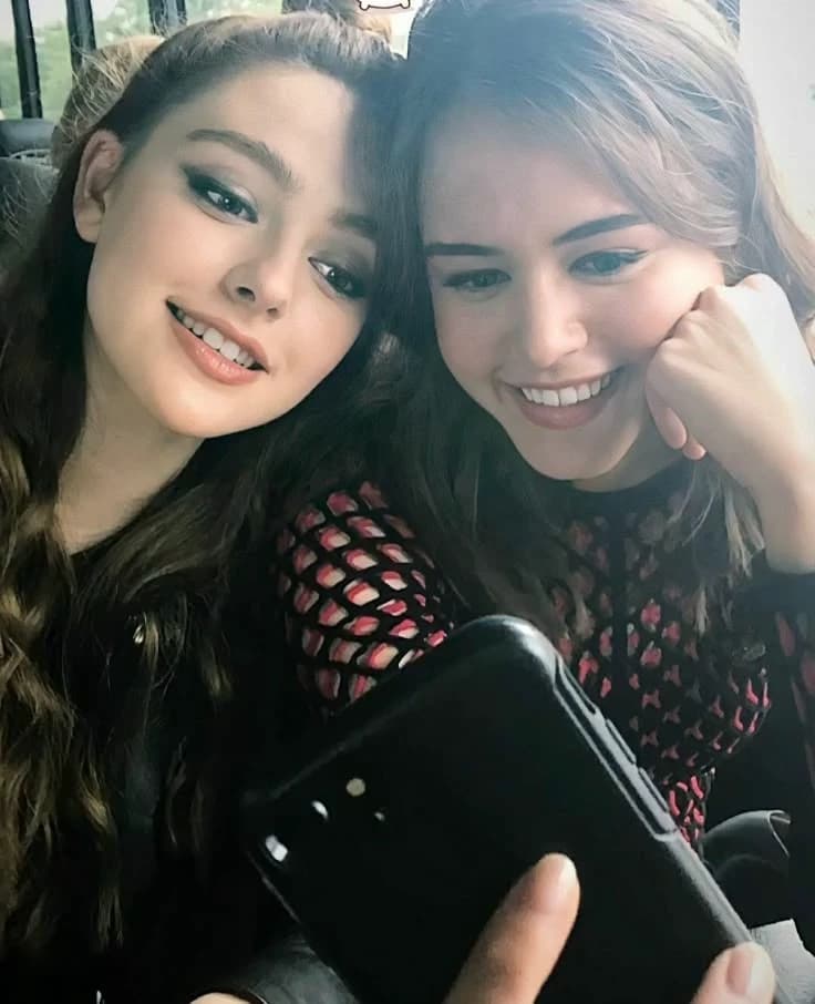 Hope e Josie thumbnail