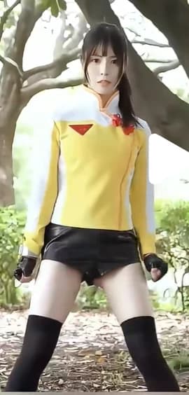 yellow superheroine thumbnail