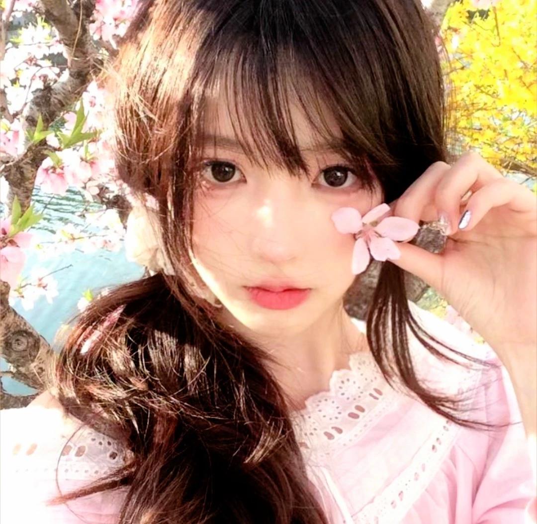 Moomi | {Celebrity crush}🥰 thumbnail