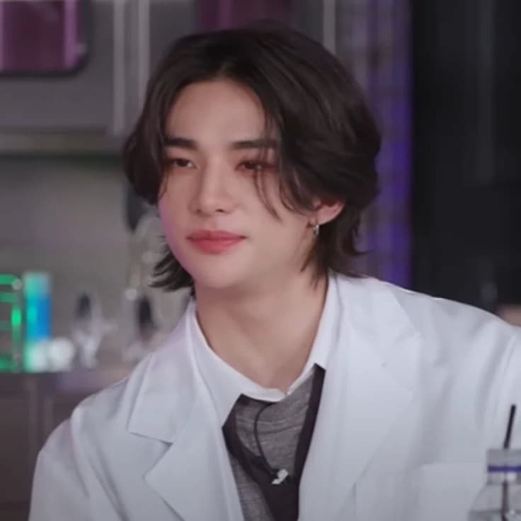 Hwang Hyunjin thumbnail