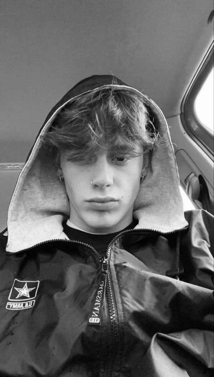 Elliot Harper thumbnail