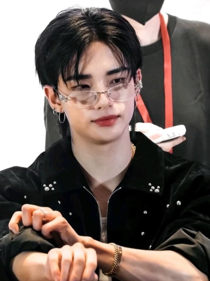 Hwang hyunjin thumbnail