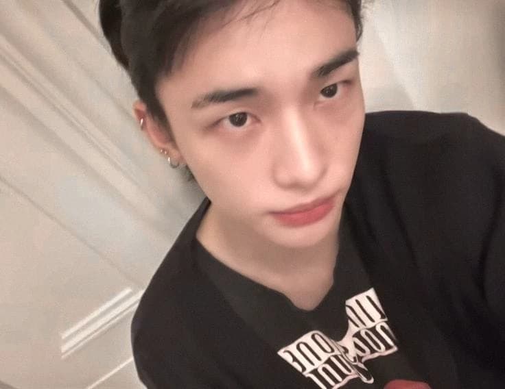 Hyunjin thumbnail