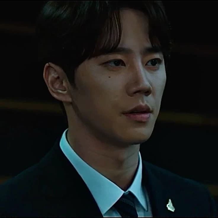 Lee jun-Young thumbnail