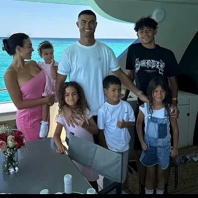 Ronaldo family. thumbnail