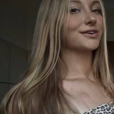 Chloe thumbnail